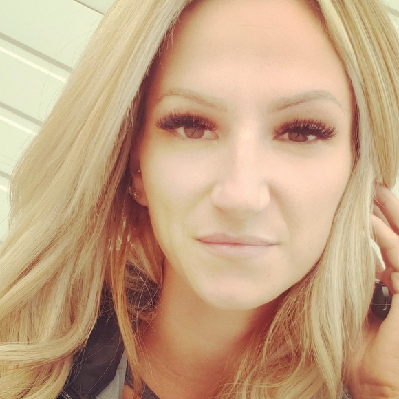 Meet your Posher, Jessica - Picture 2 of 8